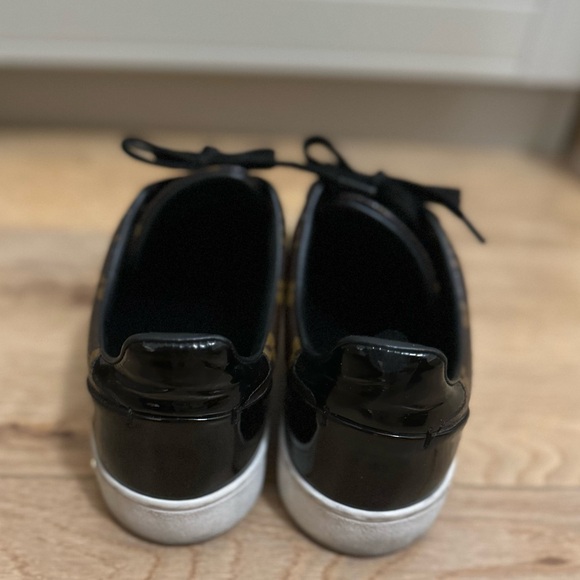 Louis Vuitton Patent Monogram Frontrow Sneakers - Picture 3 of 4